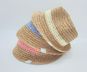 Sombrero de fibras vegetales con banda de color