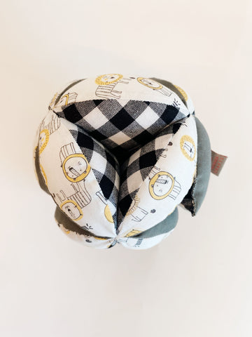 Pelota Montessori cuadros y leones
